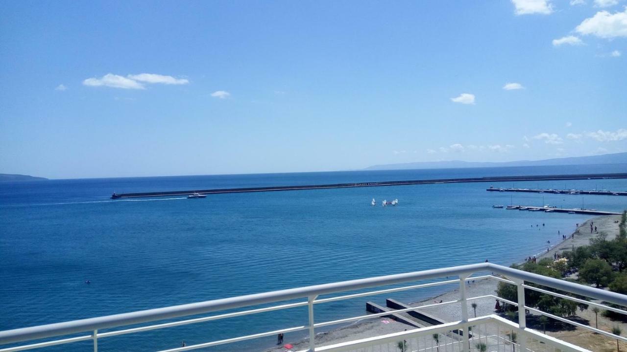 Apartamento Seafront Penthouse Leo Kalamata Exterior foto