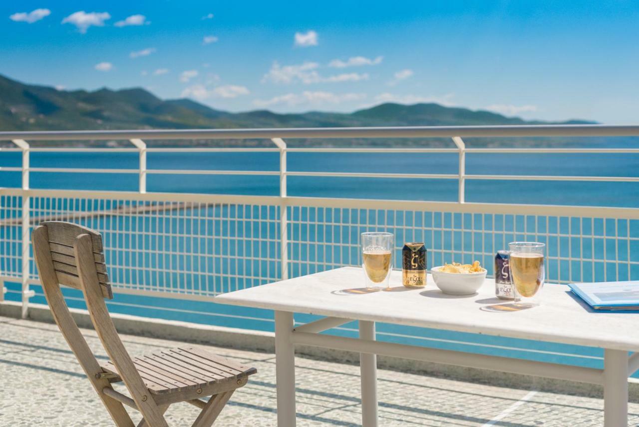 Apartamento Seafront Penthouse Leo Kalamata Exterior foto